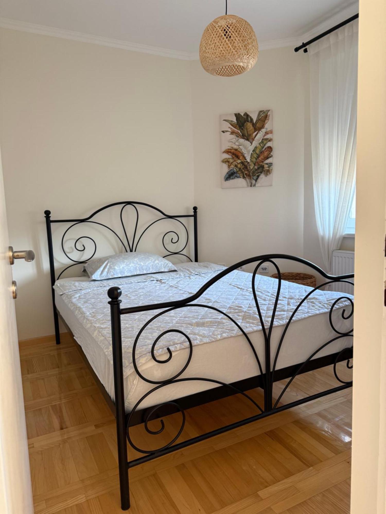 Villa Leaf *
